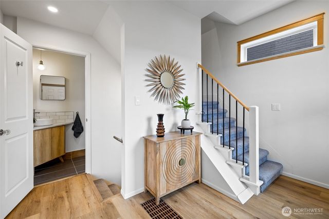 5822 E Green Lake Way N, Seattle, WA 98103