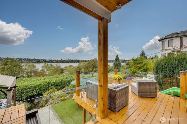 5822 E Green Lake Way N, Seattle, WA 98103