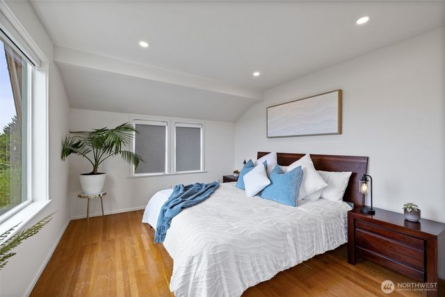 5822 E Green Lake Way N, Seattle, WA 98103