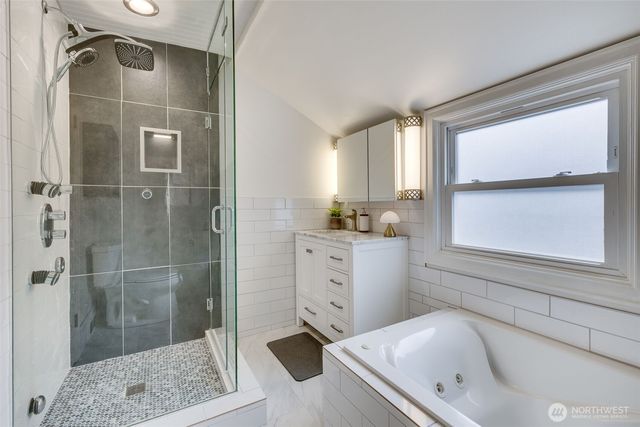 5822 E Green Lake Way N, Seattle, WA 98103