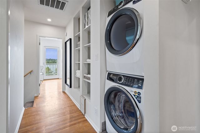 5822 E Green Lake Way N, Seattle, WA 98103