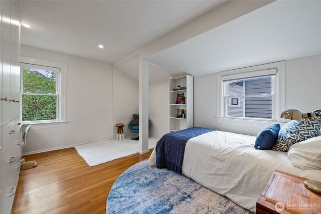 5822 E Green Lake Way N, Seattle, WA 98103