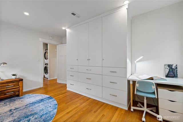 5822 E Green Lake Way N, Seattle, WA 98103