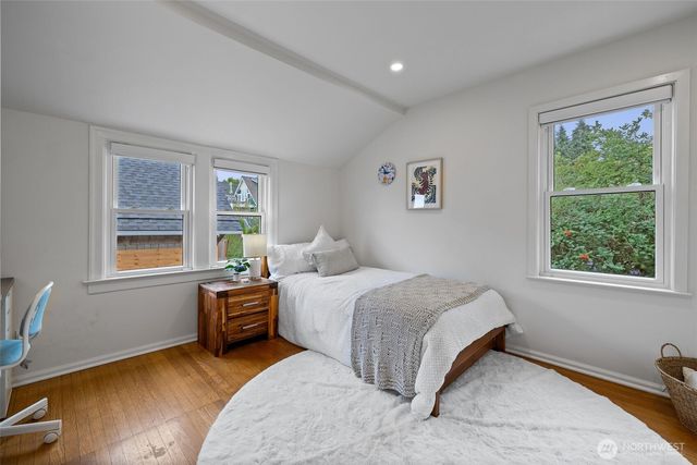 5822 E Green Lake Way N, Seattle, WA 98103