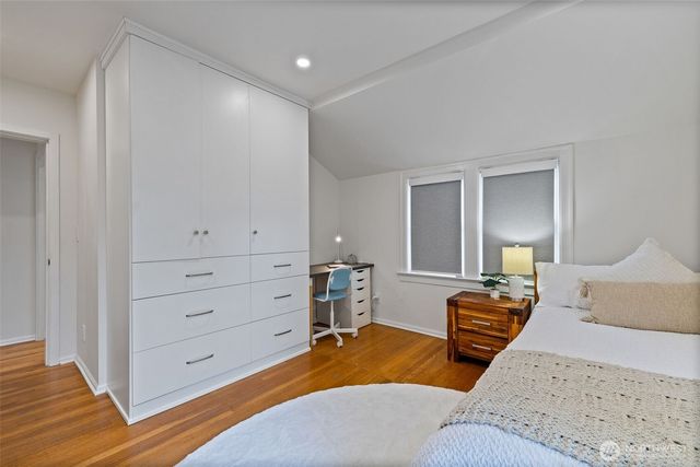 5822 E Green Lake Way N, Seattle, WA 98103