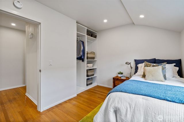 5822 E Green Lake Way N, Seattle, WA 98103