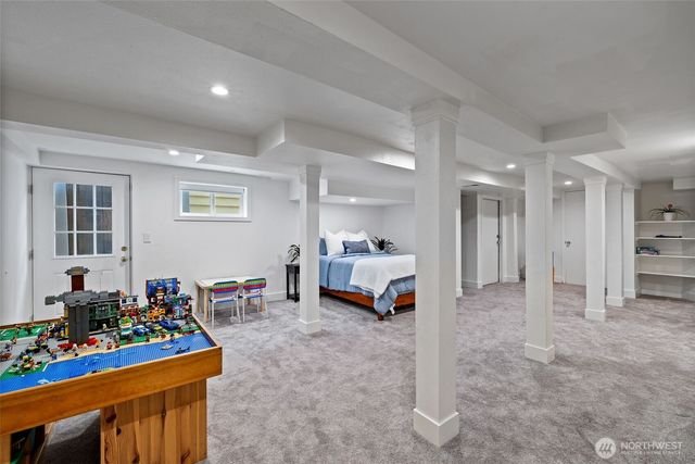 5822 E Green Lake Way N, Seattle, WA 98103