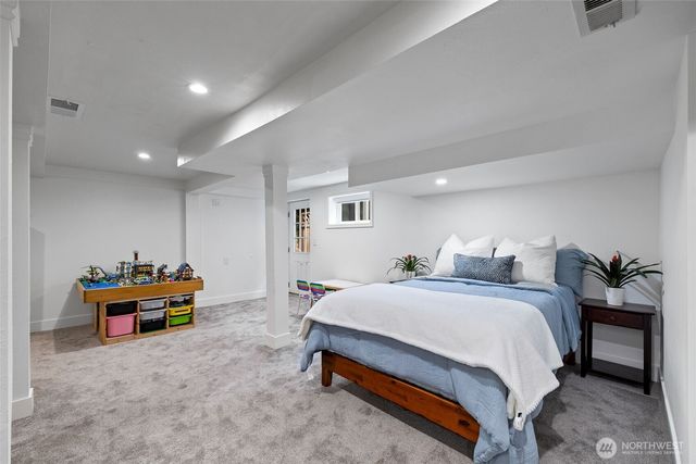 5822 E Green Lake Way N, Seattle, WA 98103