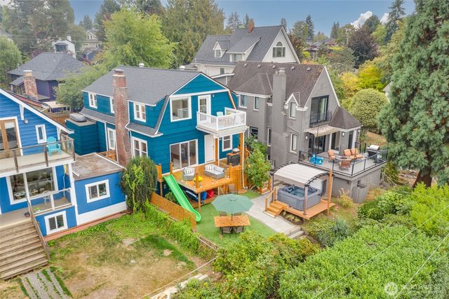 5822 E Green Lake Way N, Seattle, WA 98103