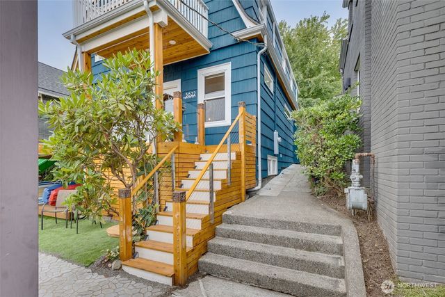 5822 E Green Lake Way N, Seattle, WA 98103