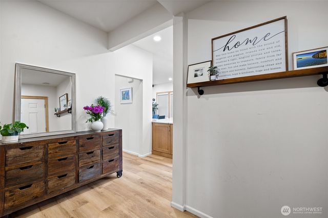 5822 E Green Lake Way N, Seattle, WA 98103