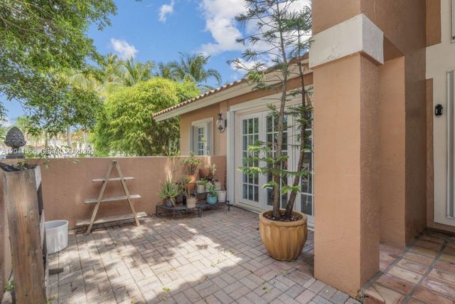 1179 Laguna Springs Dr, Weston, FL 33326