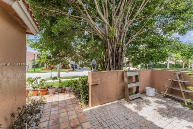 1179 Laguna Springs Dr, Weston, FL 33326