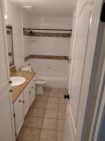 9567 N Barton Avenue, Fresno, CA 93720