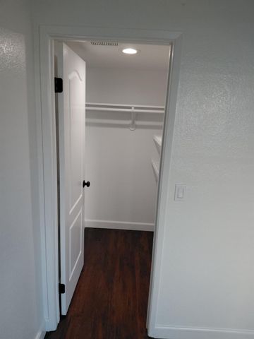 9567 N Barton Avenue, Fresno, CA 93720