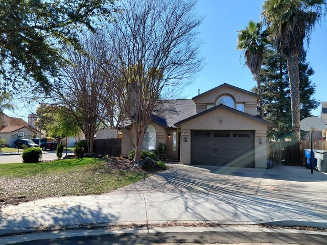 9567 N Barton Avenue, Fresno, CA 93720