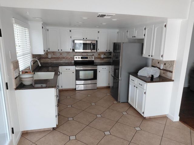 9567 N Barton Avenue, Fresno, CA 93720