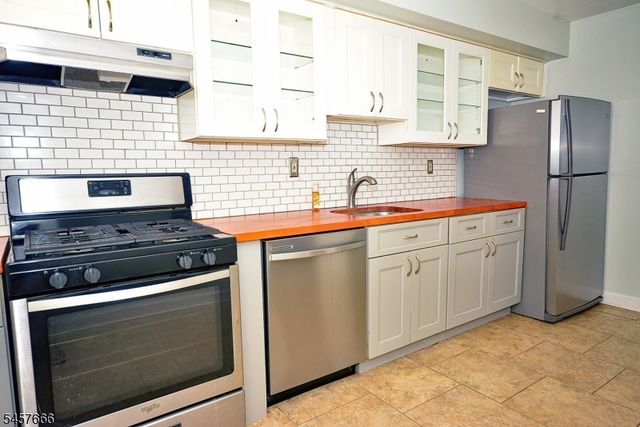 29 Barclay Ct, Lawrence Twp., NJ 08648