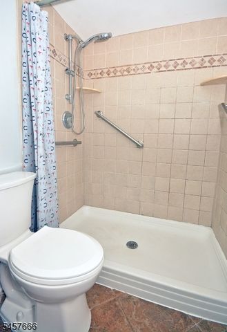 29 Barclay Ct, Lawrence Twp., NJ 08648