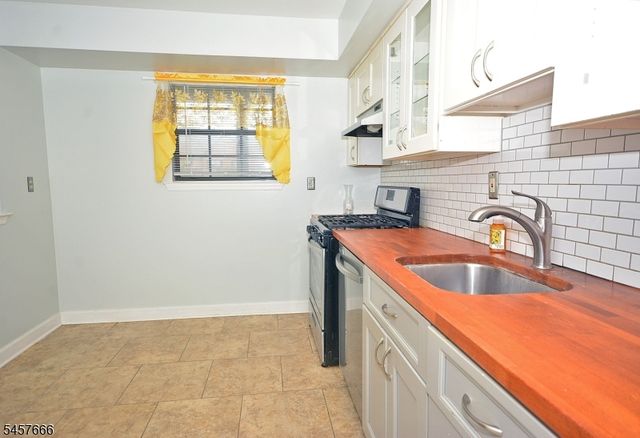 29 Barclay Ct, Lawrence Twp., NJ 08648