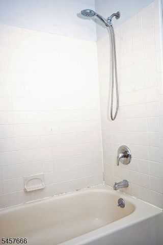 29 Barclay Ct, Lawrence Twp., NJ 08648