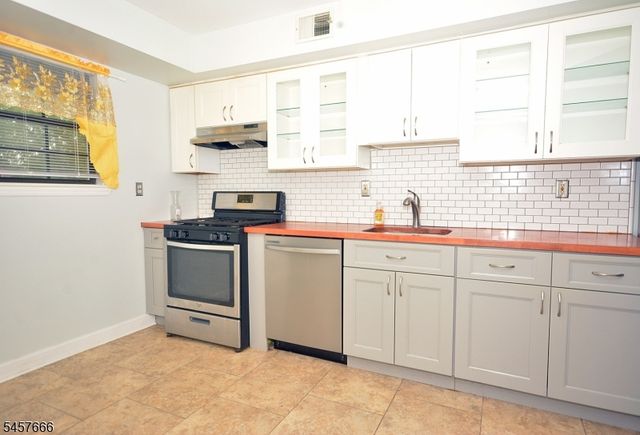 29 Barclay Ct, Lawrence Twp., NJ 08648