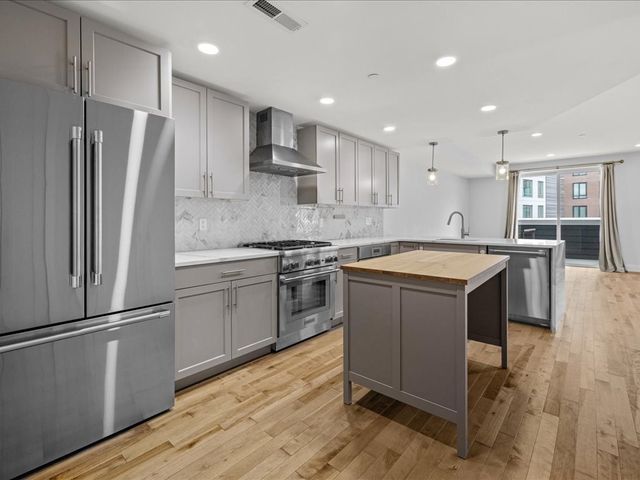 50 Hichborn St 506, Boston, MA 02135