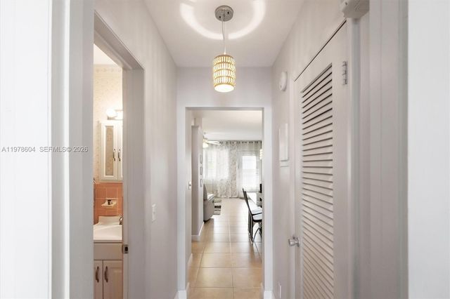 1050 SW 11th St 16L, Hallandale Beach, FL 33009