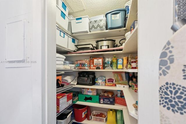 1050 SW 11th St 16L, Hallandale Beach, FL 33009