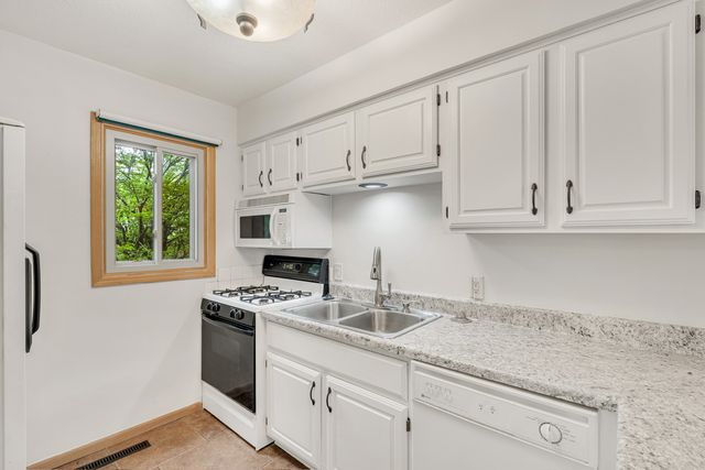 3470 Johnathan Avenue, Bettendorf, IA 52722