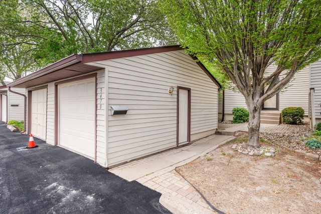 3470 Johnathan Avenue, Bettendorf, IA 52722