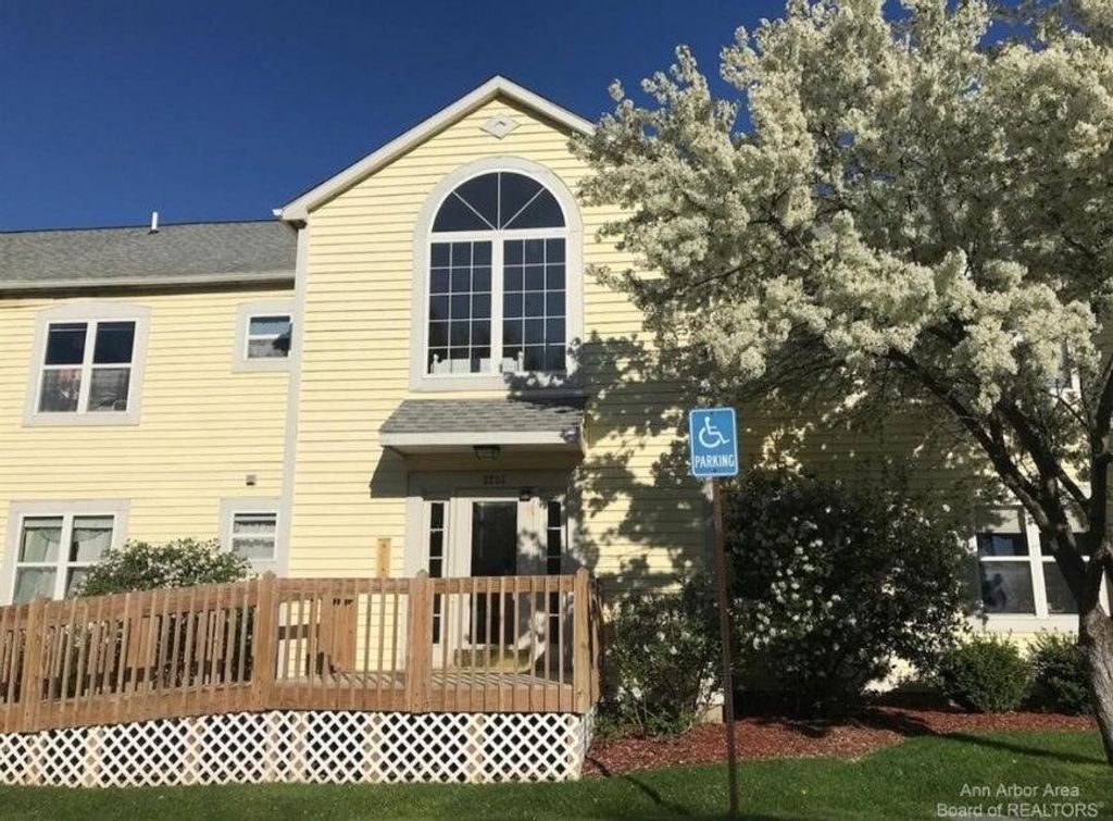 2233 S Huron Parkway Unit: 2, Ann Arbor, MI 48104
