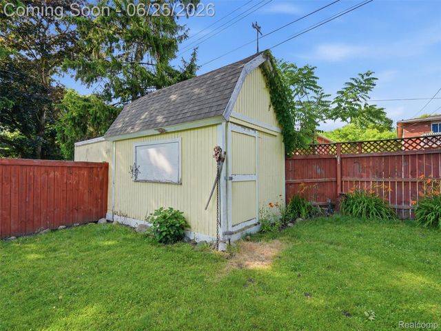 216 Bush Street, Howell, MI 48843