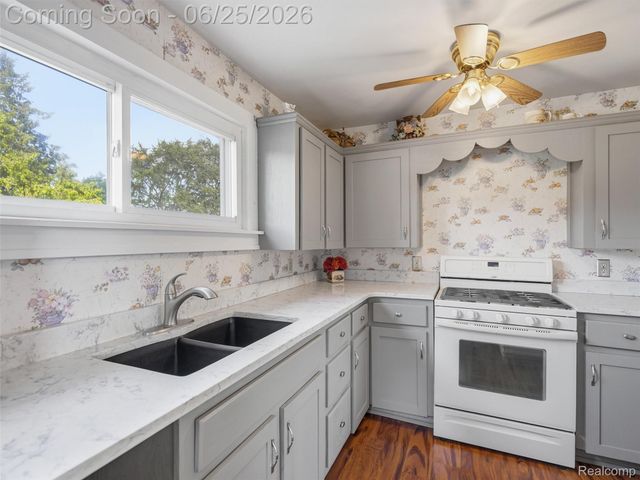 216 Bush Street, Howell, MI 48843