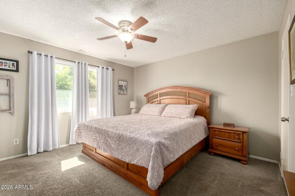 Image 14 of property listing at 1649 W LOMA Lane, Phoenix, AZ 85021