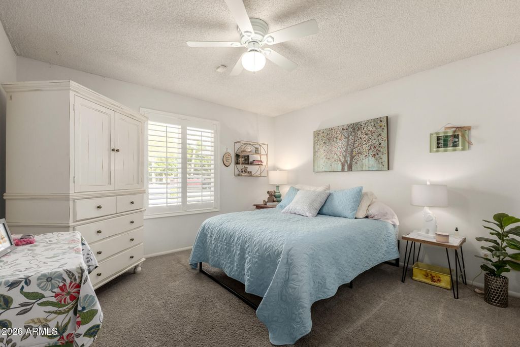 Image 18 of property listing at 1649 W LOMA Lane, Phoenix, AZ 85021