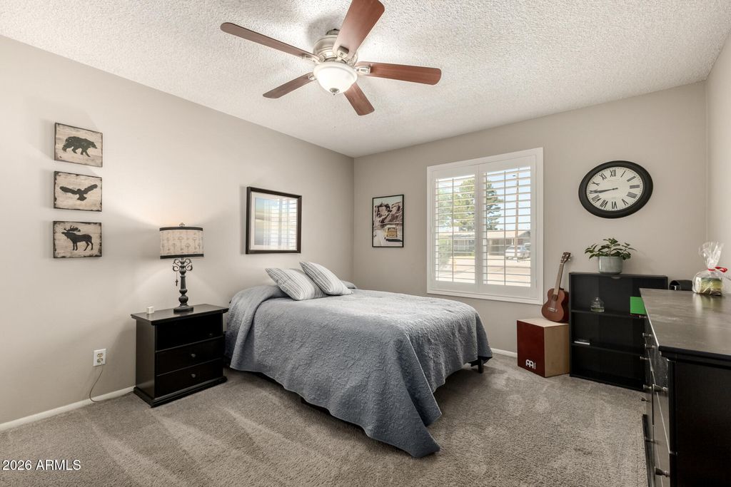 Image 20 of property listing at 1649 W LOMA Lane, Phoenix, AZ 85021