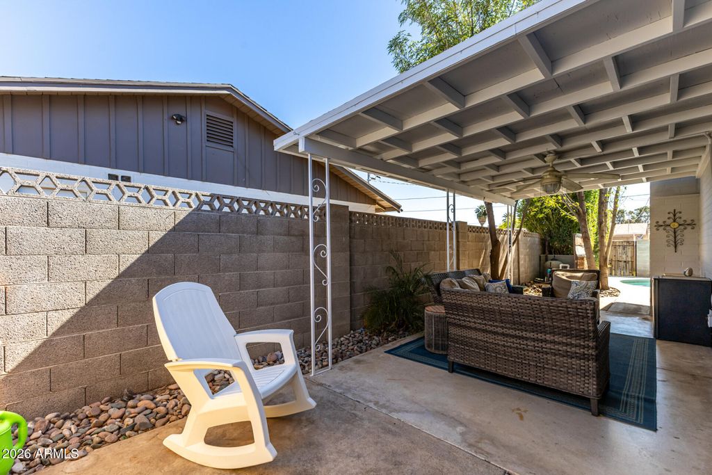 Image 30 of property listing at 1649 W LOMA Lane, Phoenix, AZ 85021