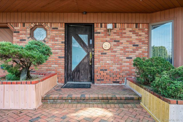61 Southgate Road, Valley Stream, NY 11581
