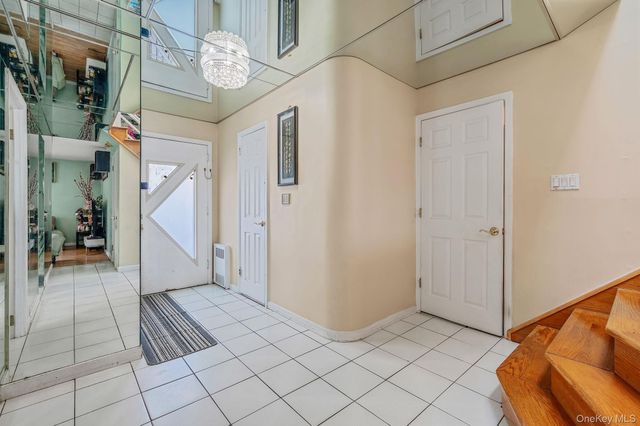 61 Southgate Road, Valley Stream, NY 11581