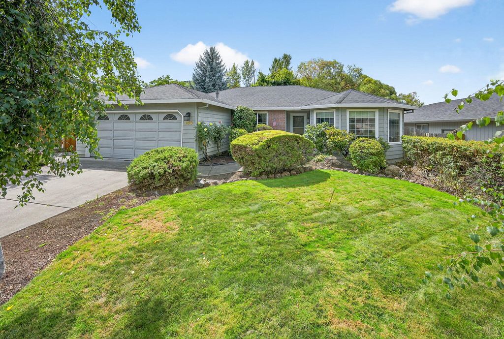 106 Freshwater Drive, Phoenix, OR 97535
