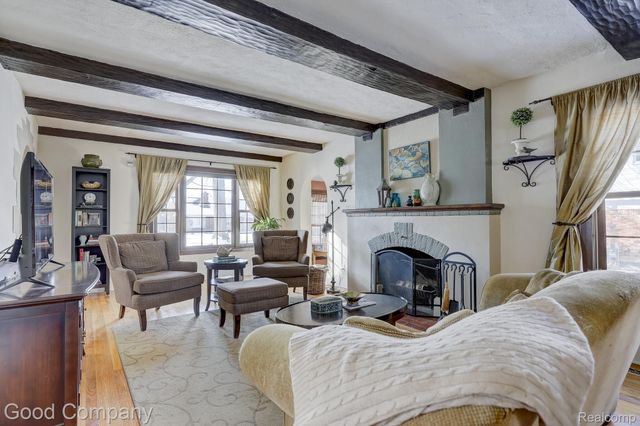 18930 Hillcrest Street, Beverly Hills Village, MI 48025