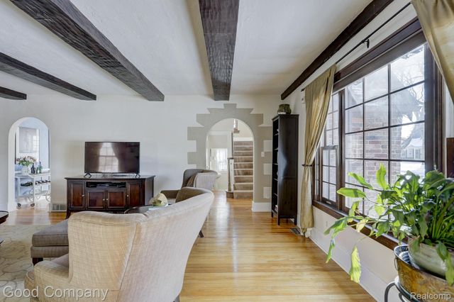 18930 Hillcrest Street, Beverly Hills Village, MI 48025