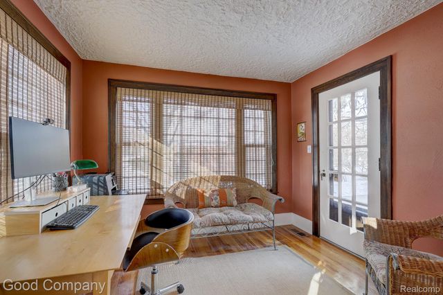 18930 Hillcrest Street, Beverly Hills Village, MI 48025