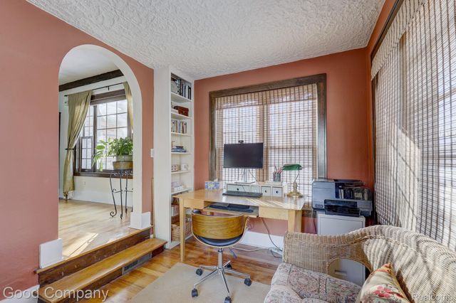 18930 Hillcrest Street, Beverly Hills Village, MI 48025