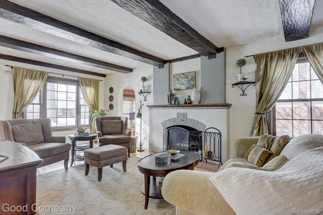 18930 Hillcrest Street, Beverly Hills Village, MI 48025