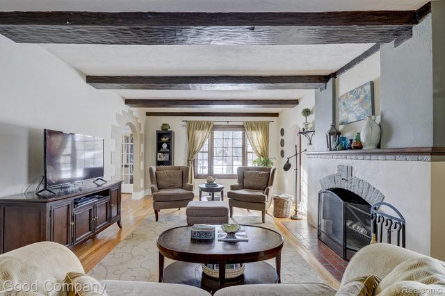 18930 Hillcrest Street, Beverly Hills Village, MI 48025