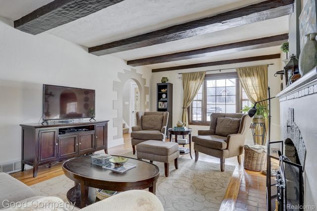 18930 Hillcrest Street, Beverly Hills Village, MI 48025