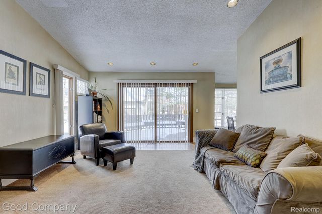 18930 Hillcrest Street, Beverly Hills Village, MI 48025