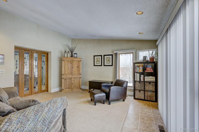 18930 Hillcrest Street, Beverly Hills Village, MI 48025